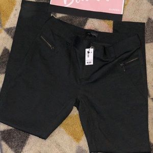 ⭐️NWT ✨ The Limited Grey Stretch Jeggings